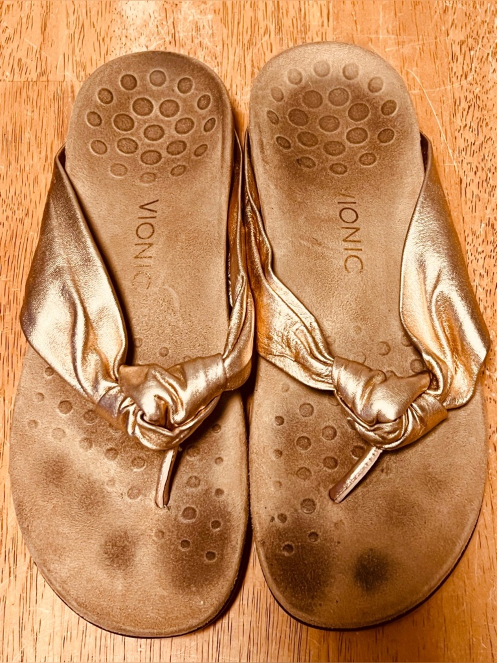 Vionic Rose Knotted Thong Sandals
